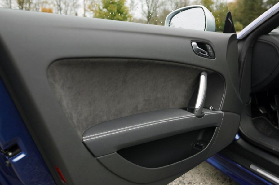 Детали интерьера Audi TT RS Coupe (8J) 2011 года  (NA) (фото 20 из 39)
